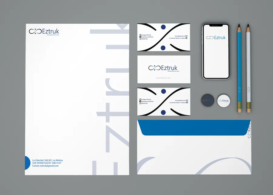 Papelería corporativa de Eztruk: hoja membretada, tarjetas, sobre y merchandising